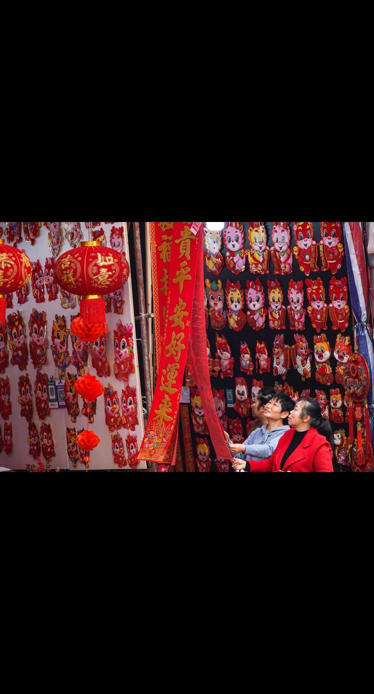 腊月二十三，小年。严格说，二十三是北方小年，二十四是南方小年。据考，自古以来小年