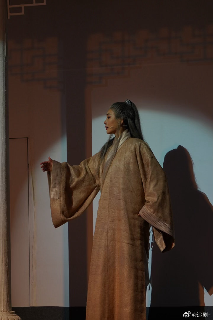 梦回大观园 看完心里还在回味！那些服饰上的暗纹、妆容里的巧思，全是匠心的痕迹。现