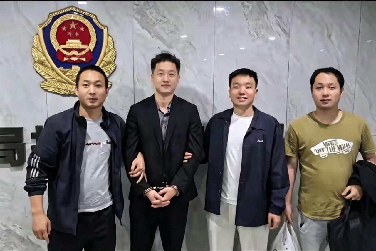 湖南醴陵，82岁的张大爷一辈子省吃俭用攒下一笔积蓄，因有贷款需求被前贷款中介刘某