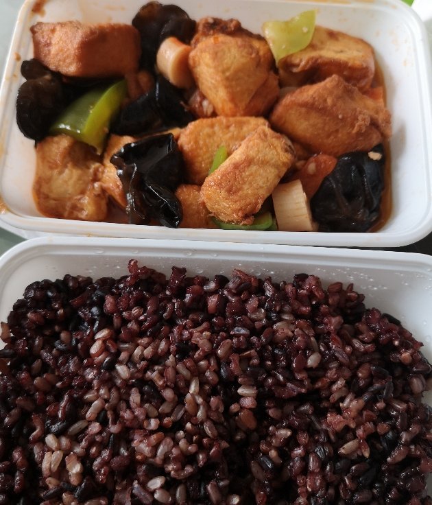 中午好宝宝们来打铁吧～给你们看今天的饭饭外边卖的嫩豆腐好好吃！！自己做不出来 