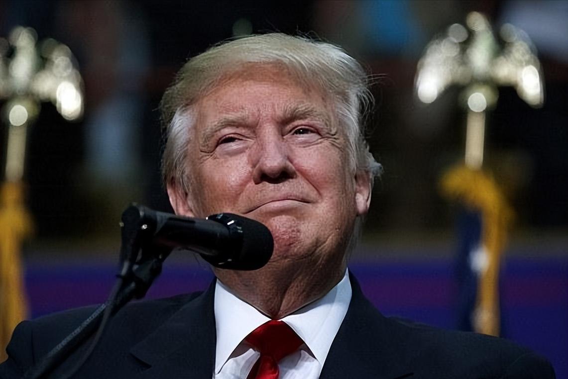 特朗普一心想当美国“药神”，搞医改却越改越乱，药店被抢、百姓无药可买，而远在太平