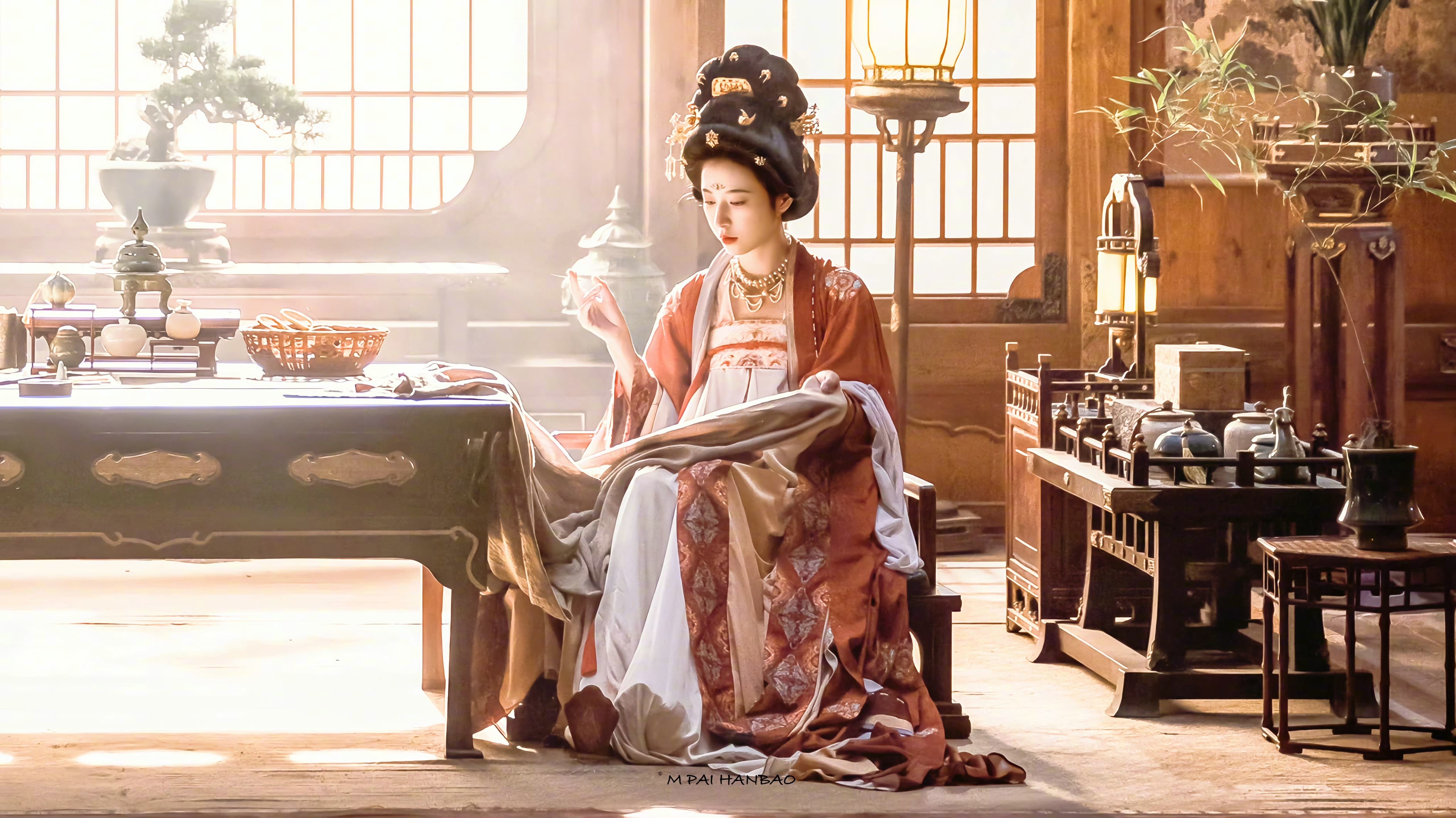 周雨彤好适合古装！！！这张美得像画一样🎐 太平年定档