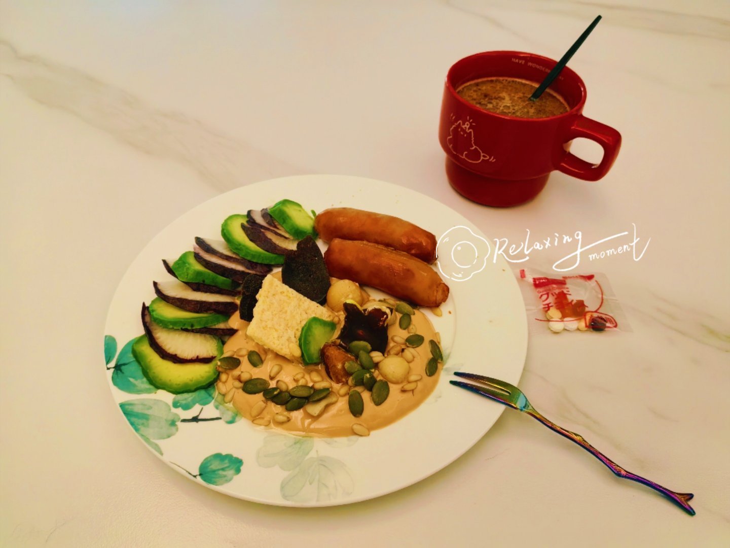 生酮记录 早餐day12:纯肉烤肠希腊酸奶奶皮子黑巧坚果冰激凌萝卜牛油果防弹咖啡