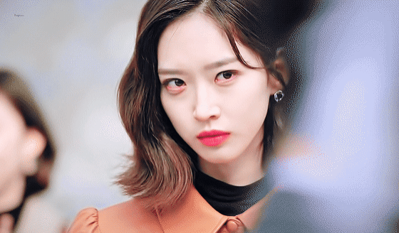 好吃锡京魔丸的颜每次剧里面切全身比例太好看了一点都不土气 