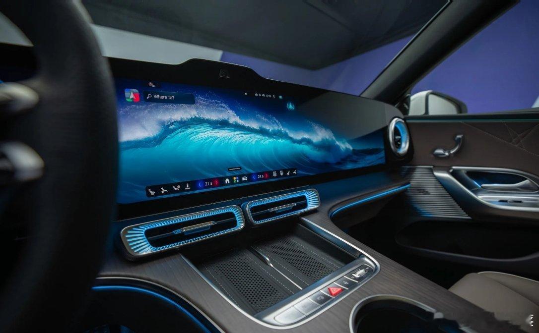 2026北京车展大v聊车 这一代奔驰C级造型和智能化更新很大。尤其是内饰豪华感和