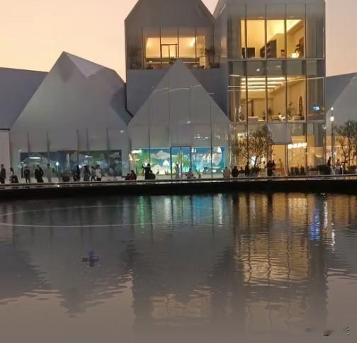 任何事急功近利都难成正果，遇事不妨先缓一缓。慌慌张张只会打乱思路，唯有静下心梳理