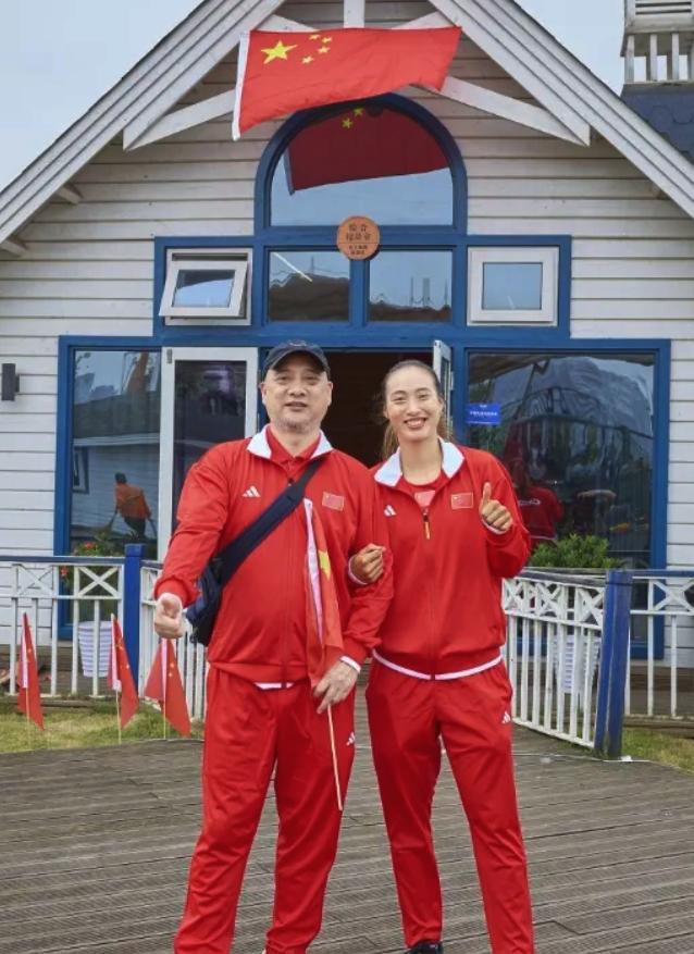 2019年5月，郑钦文父亲因欠银行240万被限高，却咬牙给17岁的女儿开出300