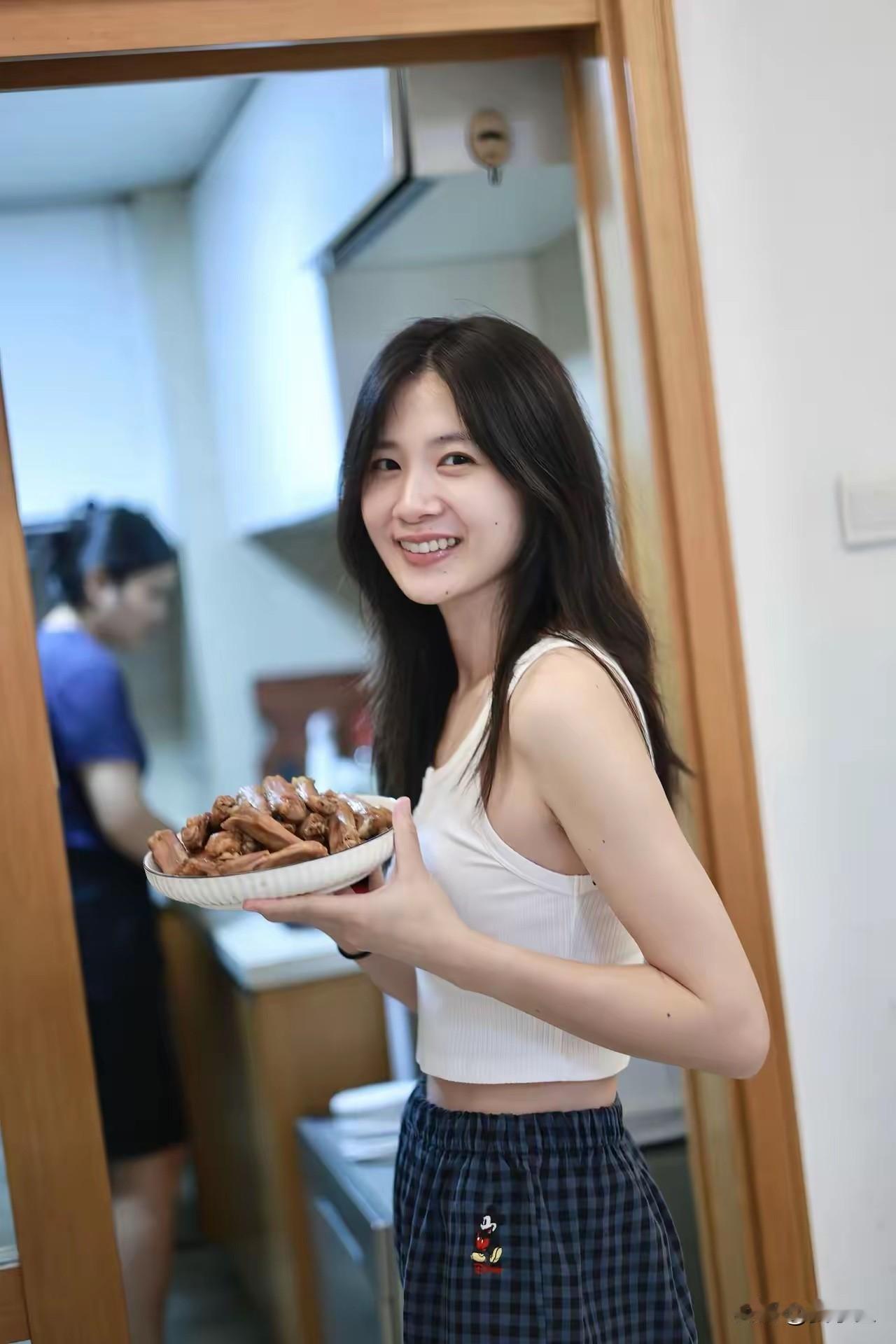 每日生活的感悟中午吃饭时，感悟到食物的来之不易。