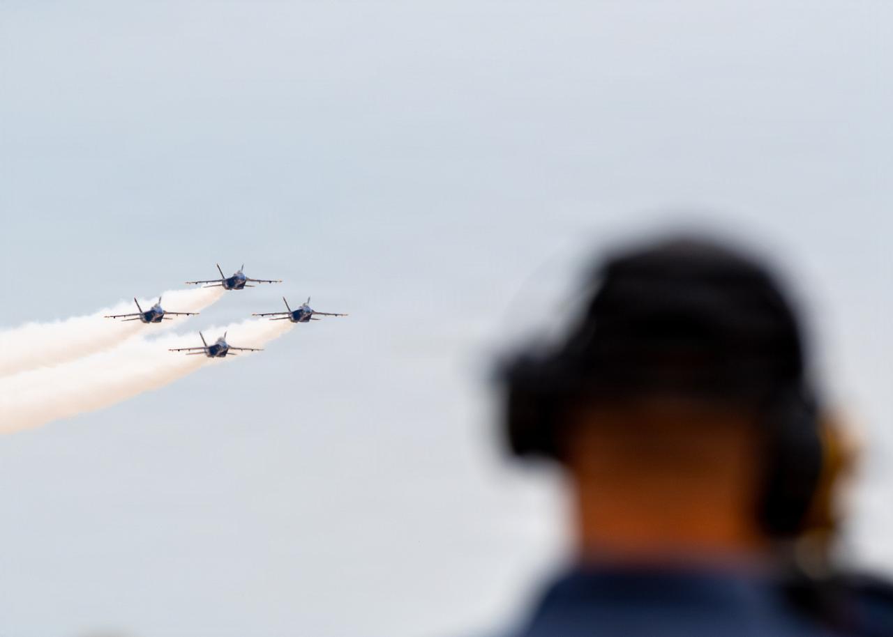 近日，美国海军宣布，“蓝天使”飞行表演队在加利福尼亚州埃尔森特罗开展冬季训练，为