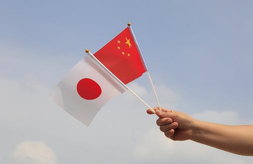 日本抗议，还提出无理要求。 
 
外媒今日报道：“东京方面抗议中国宣布对运往日本