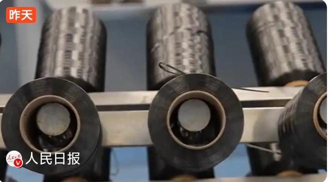 当心！你戴的黄金变黑不是因脏，而是它在“中毒”！揭秘首饰柜里不敢说的化学秘密，看