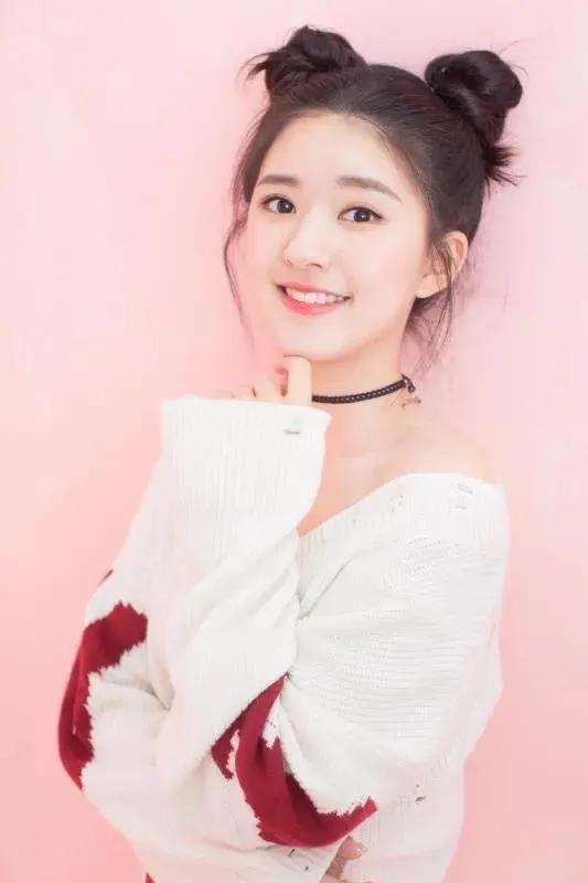 赵露思是一位中国女演员，她在影视圈中拥有着极高的知名度和美誉度，被誉为中国大陆“