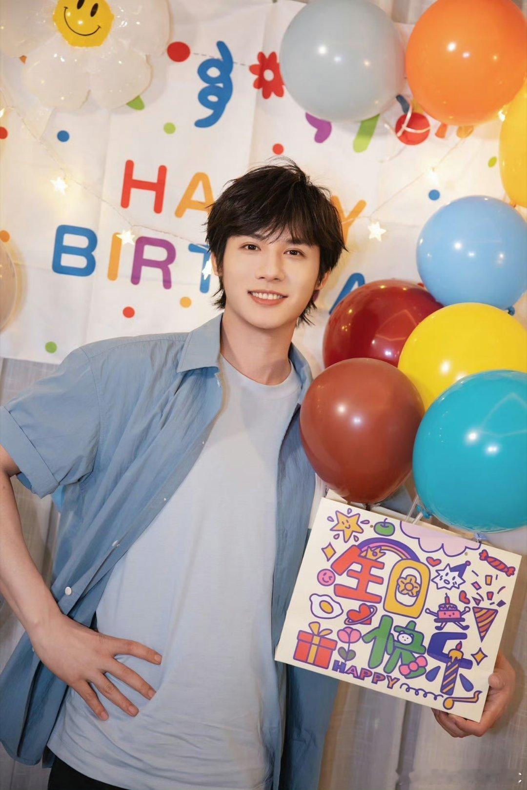 郑业成0826生日快乐zyc郑郑好的生活 以叶为名，脉络相连，春风里遇见，夏雨里