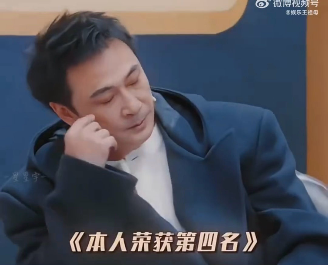 刘涛加入吴镇宇模仿大赛 我就爱看导师互相“下手”。刘涛这波模仿已经很到位了，接下