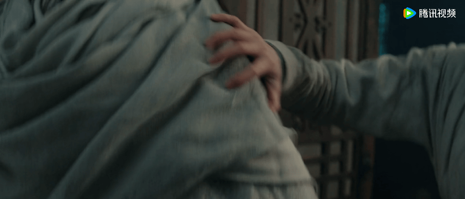 诸葛玥第1集6分2秒被打捞冰湖重生用高能开场抓住观众，冰湖大战与坠湖镜头接连呈现