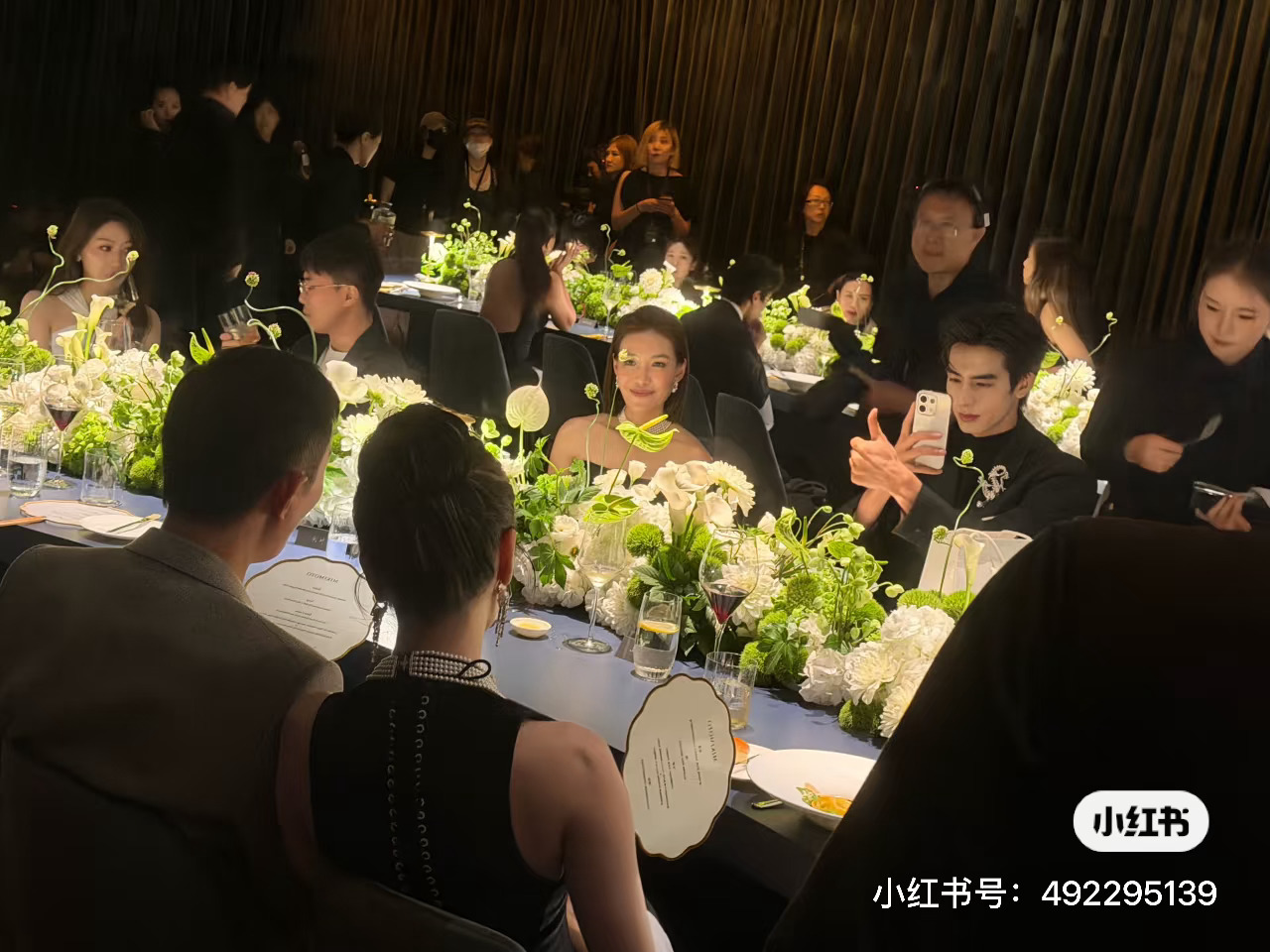 宋威龙拍的迪丽热巴vs拍的张婧仪宋雨琦 哈哈哈哈万万没想到宋威龙拍照系列还有这个