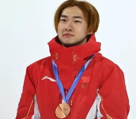 韩国人蔫了，刚嘲笑中国代表团没有主场优势、发挥低迷，转天就被打脸——18日，中国