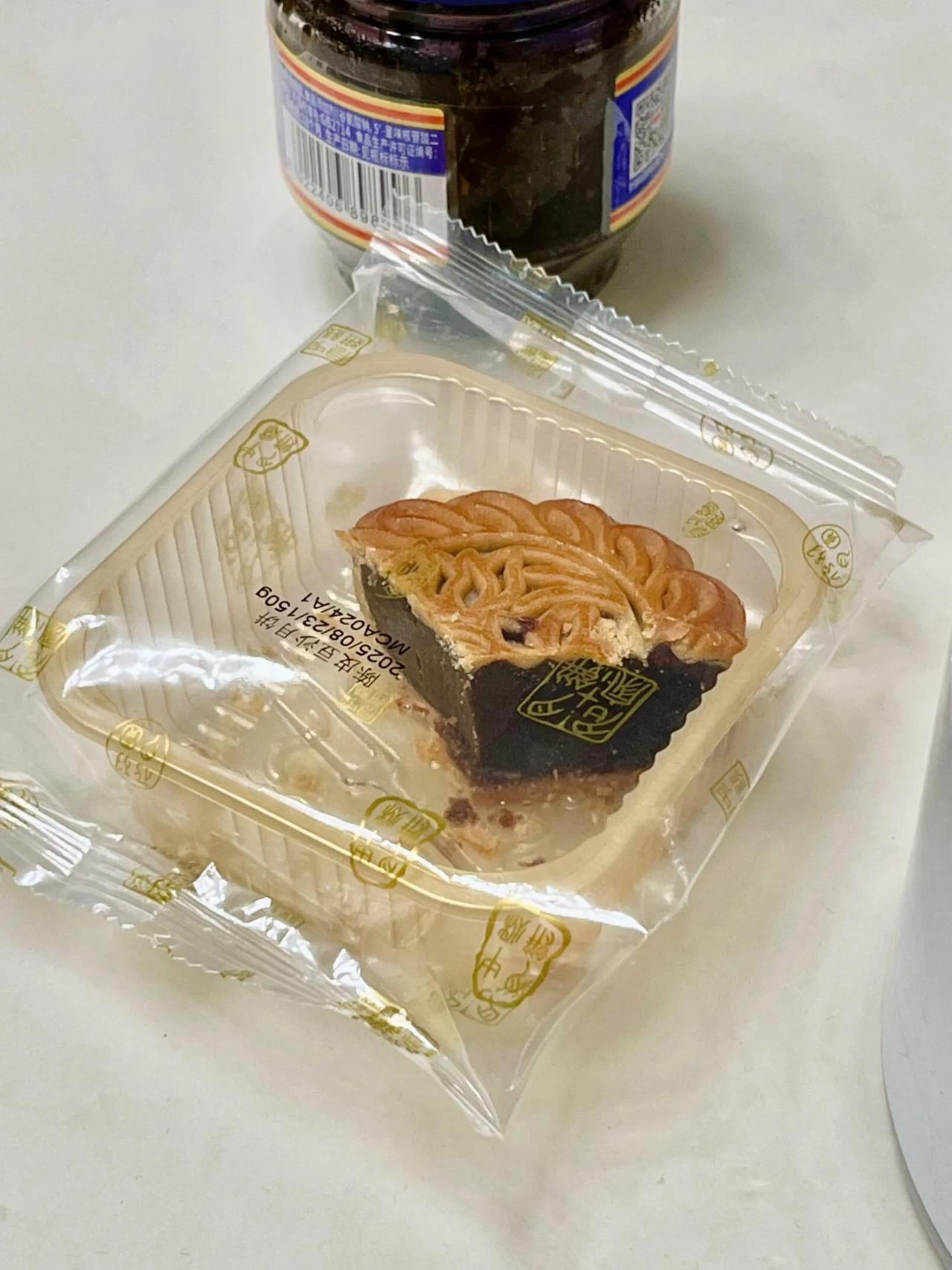 第一次直观感受到月饼的高糖油
常温状态下放了三天还丝毫没有变味哈哈哈哈 想起来了