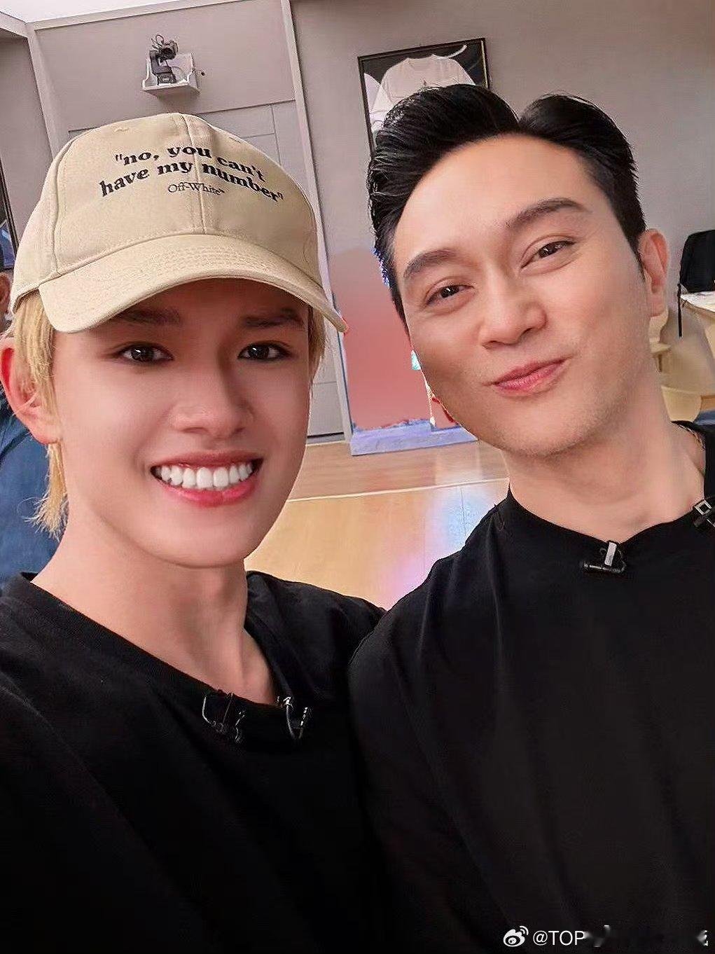 王铮亮张极师徒情售后 哇塞哇塞！这简直是意外掉落的超级大惊喜呀！谁能想到我居然能