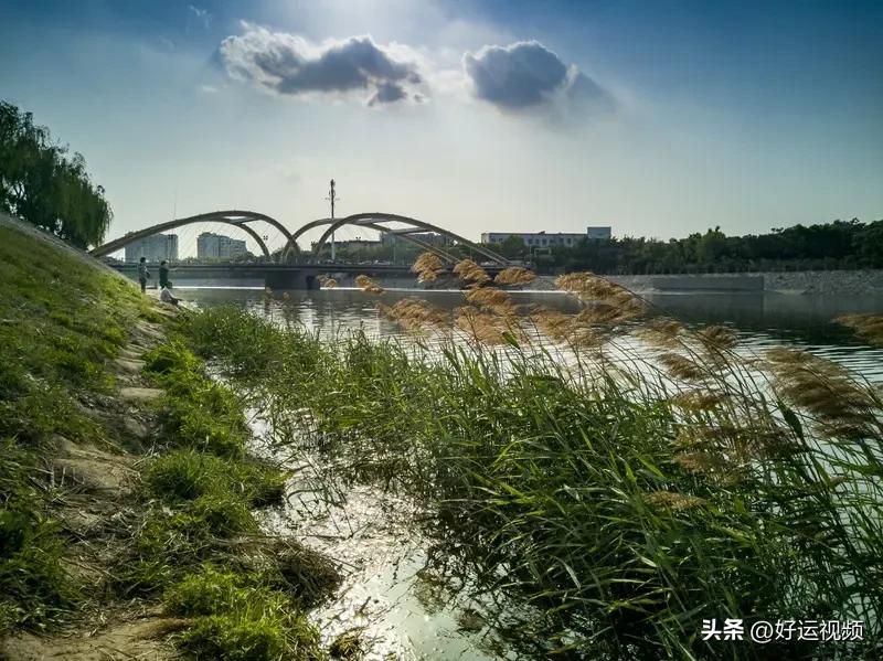 我也来凑个热闹，发一张照片让大家猜猜我的家乡是哪。有时候，用Emoji猜地名还挺