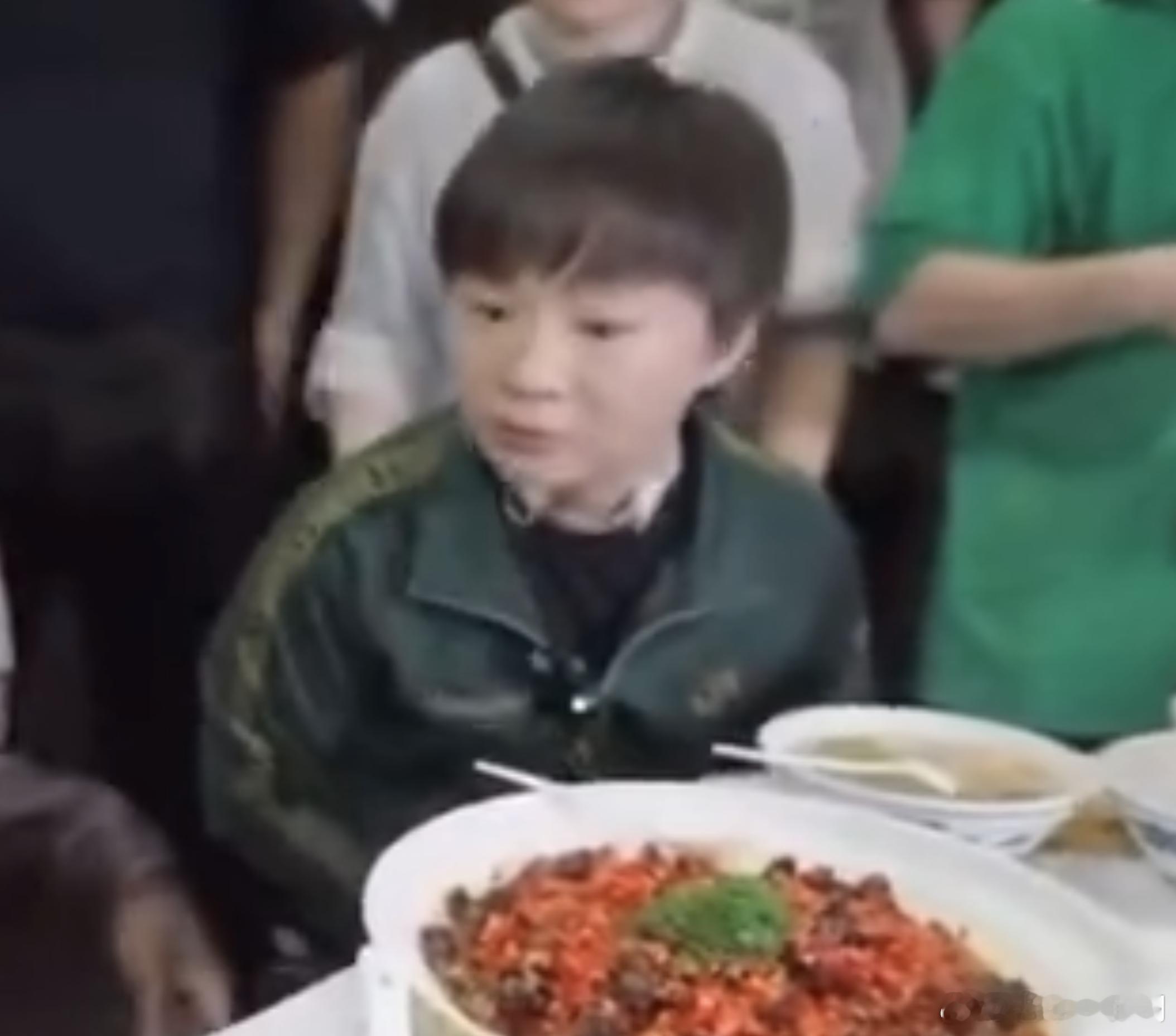 文和友这个人么？我还以为是个女的呢，是老板么？ ​​​