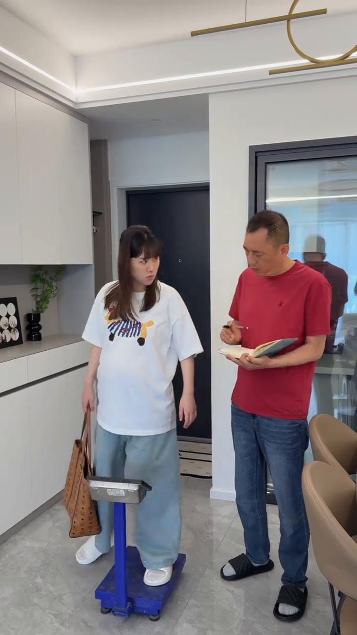 当我回娘家时。
上称。当我离开娘家时。把东西拿出来，拿去。