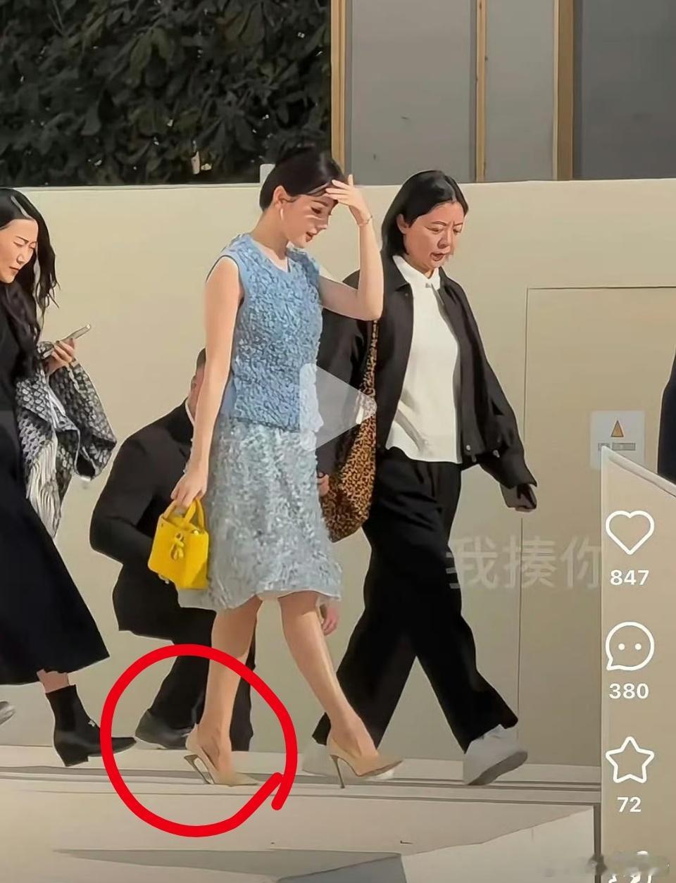 鞋跟断了会被时装周时尚界嘲出圈吗 ​​​
