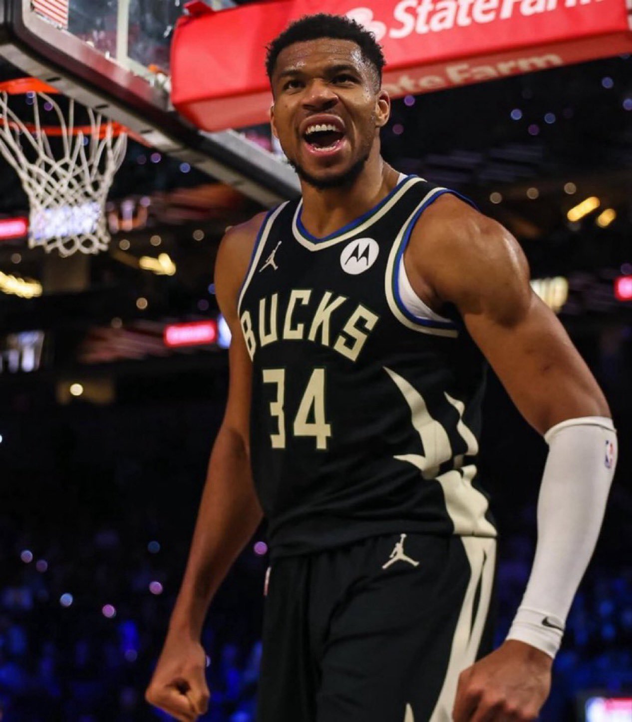 字母哥在交易截止日前应该不会被交易吧 