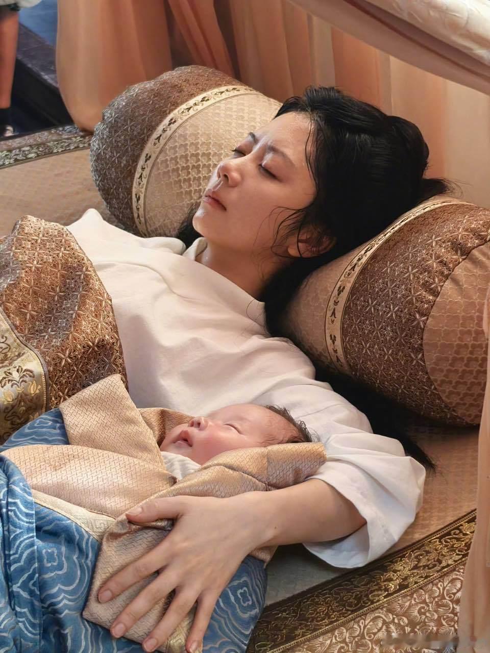 谭松韵兰香生产照沈家血脉不再只有沈嘉兰一人了好真实的生产照啊 ​​​