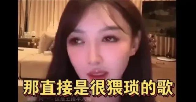 叶珂：伍佰的歌直接是很猥琐的！
伍佰：拜托，你是哪位？
叶珂：我是晓明哥的人！