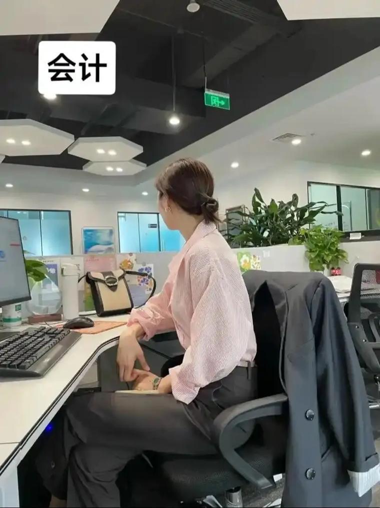 数学不好也能学会计
       别被数学吓退，会计并非只与复杂数学打交道。
 