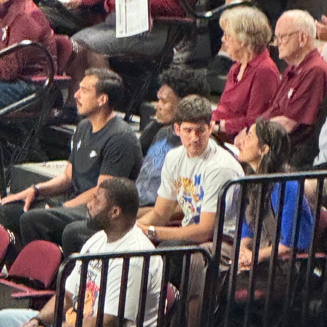 谢泼德和阿门今天现身里德竞技场球馆，观看德州农工大学与肯塔基大学的比赛。休斯顿火