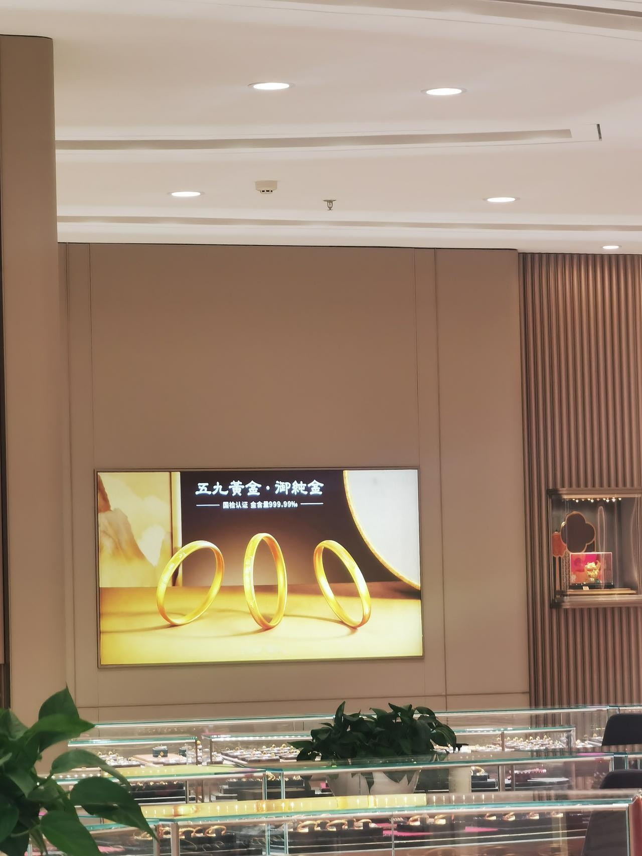 礼物也有分界线，有大有小，大礼物自然必须要回来，比如金项链金镯子钻戒之类的，不要