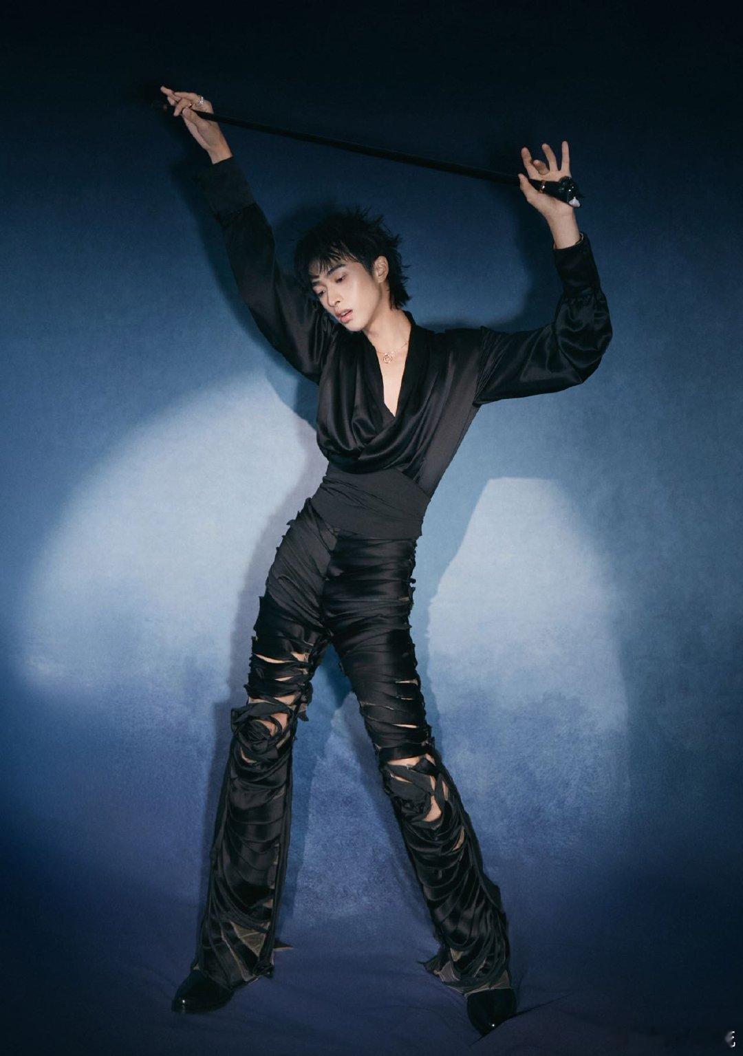 伊能静吐槽恩利的E人个性遗传了谁啊 红毯上的即兴发挥堪称名场面，恩利用实力诠释什