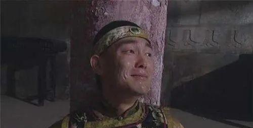 1727年， 雍正 派人将自己的三儿子 弘时 带到一间密室，他狠狠地对着弘时说道