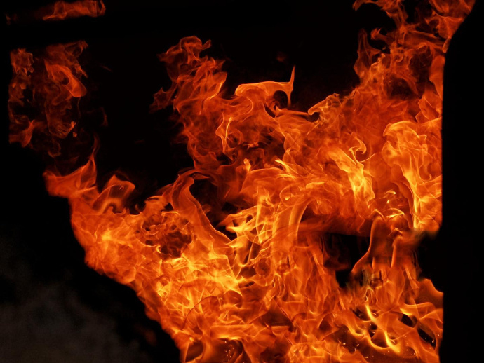 【受伤男子卧床吸烟引发火灾身亡 】4月22日，四川遂宁市安居区政府网站公布了一起