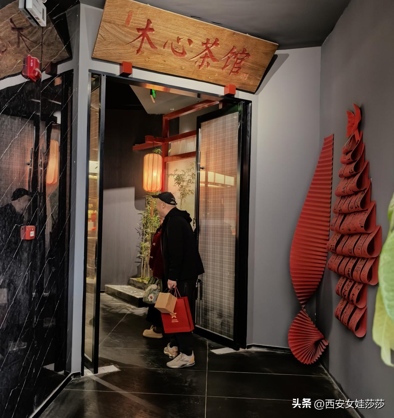 在曲江雁翔广场我发现一家超合心意的店，名字也很文艺：木心茶饭。顾名思义既能喝茶又