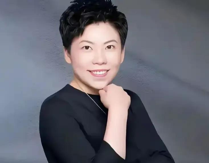 邓亚萍作为中国乒乓球的前辈、曾经的大满贯选手，点评现役国手们属于合情合理，无论如