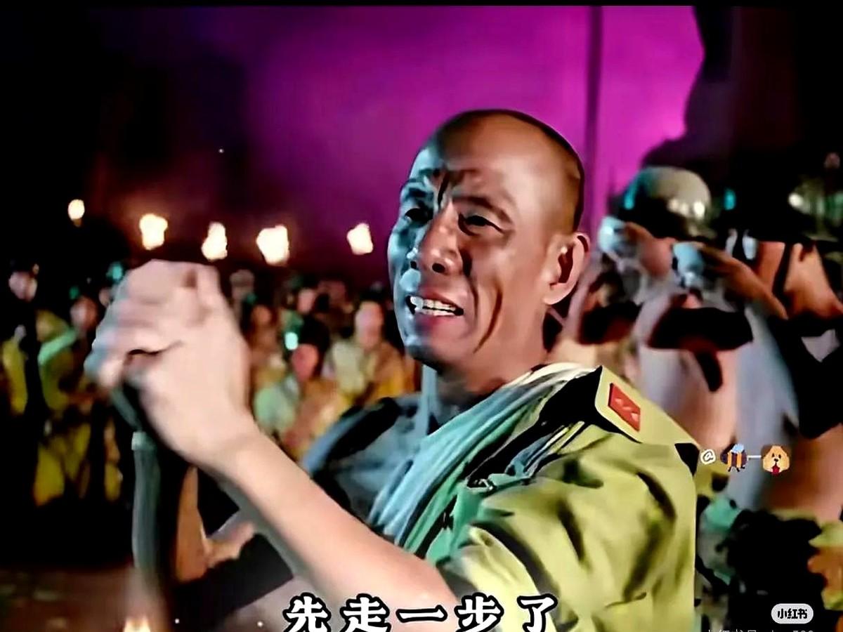 剃光了头，瘦了一大圈，魏宗万老师用这种方式和大家告别。

三个月前，他把老友唐国