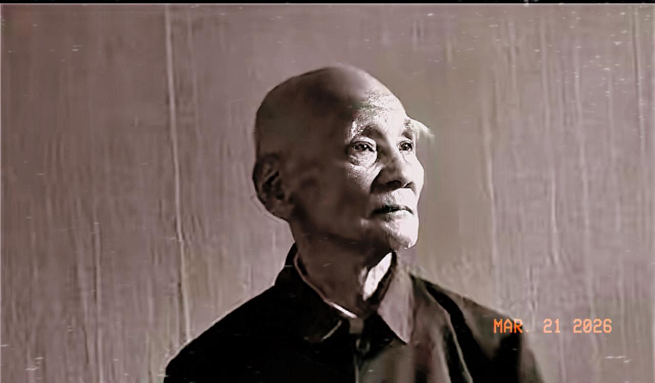 1946年，6000解放军被三万敌人包围，为了不泄露机密，旅长吴诚忠下令烧毁全部