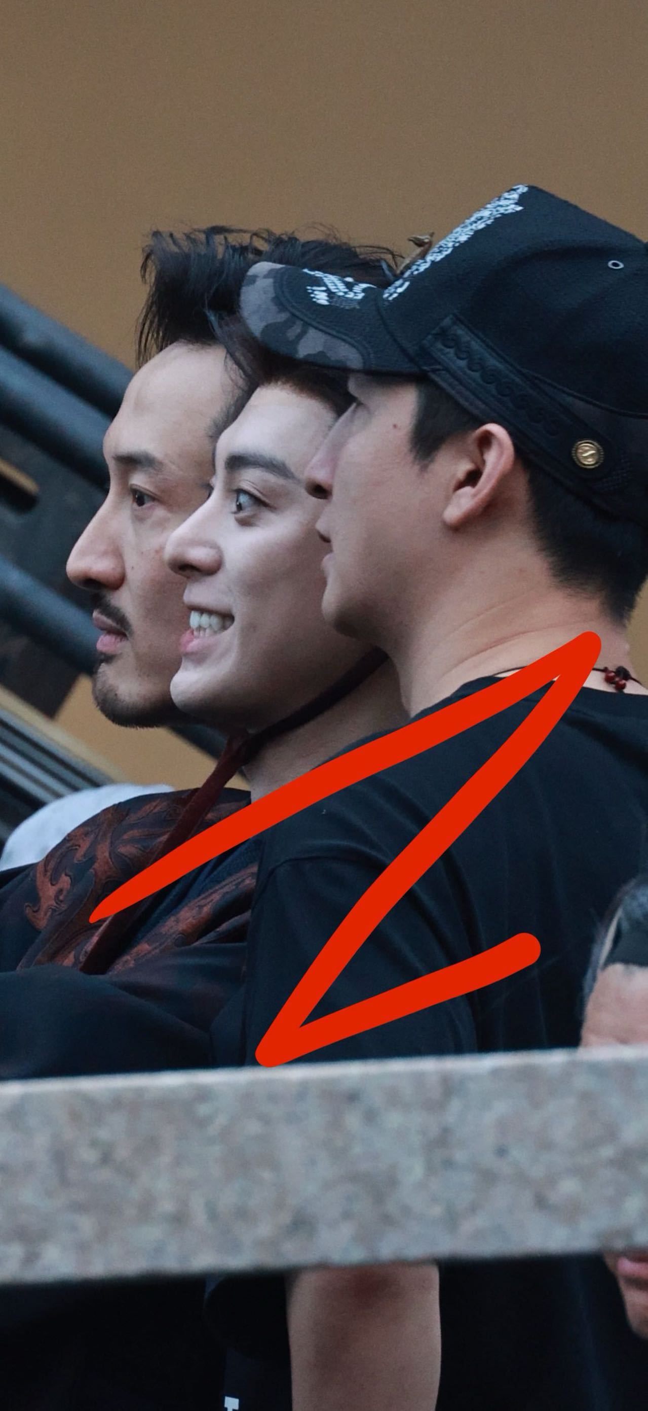 三傻横店合体了？？？？ 
