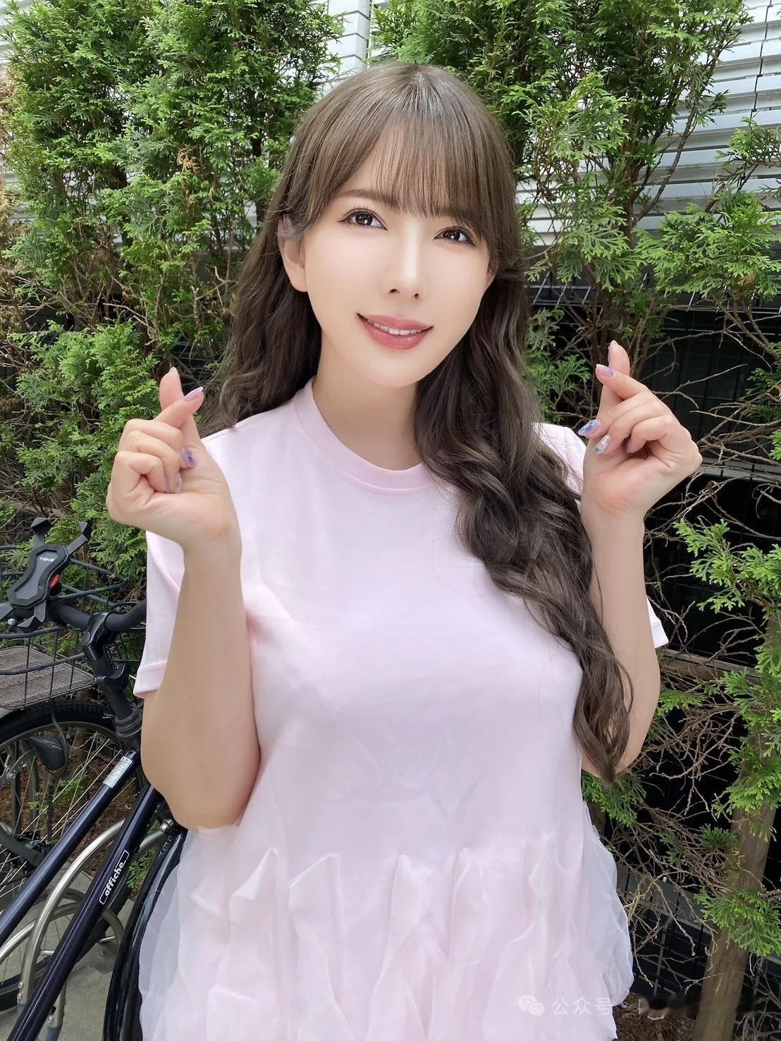Ai时代率先失业的不是产线工人，居然是日本爱情片女老师[灵光一闪]。
近日不少素