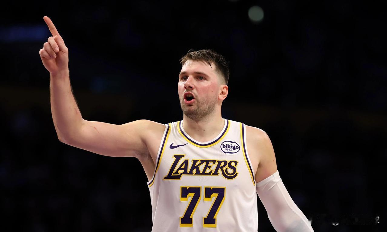 东契奇机会来了

湖人自媒体Lakers Lead更新动态晒出一张图片并写道：“