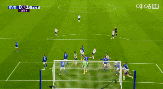 GOAL！范德文！！热刺1-0埃弗顿 ​​​​比赛第19分钟，库杜斯开出右侧角球