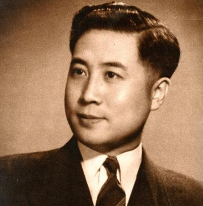 1944年，地下党员范纪曼被军统判处死刑，等待行刑。行刑前夕，他借口腹痛申请如厕