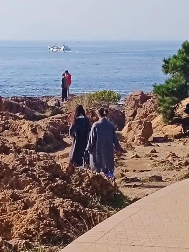 逛逛海边，赏赏景

今是10月29号周二，因个人“毛病”，早晨去医院看完大夫无事