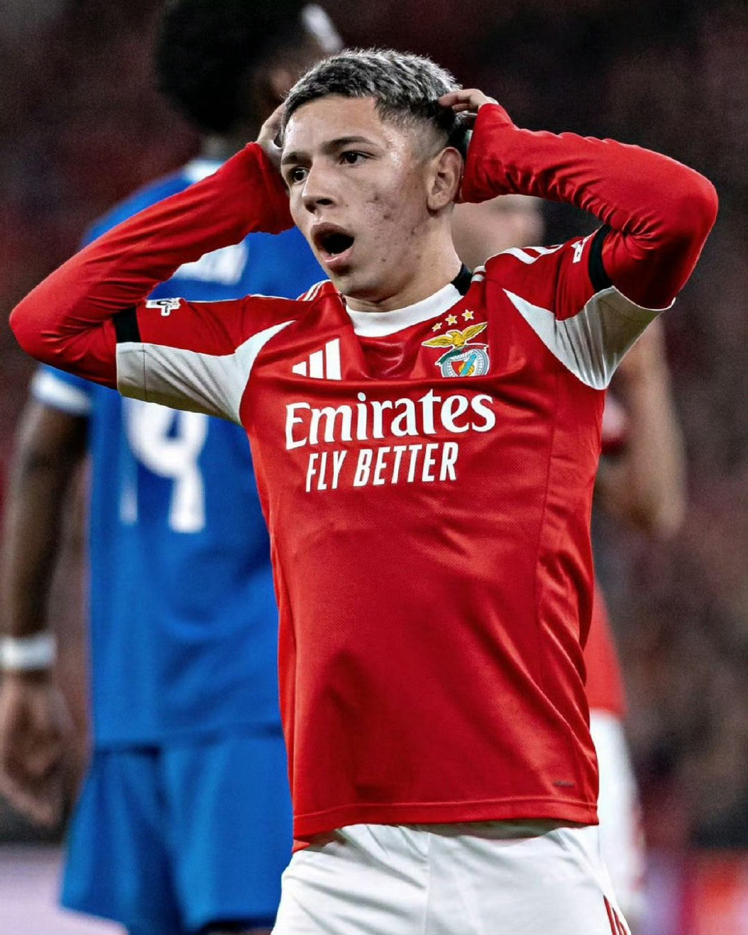 詹姆斯三分北京时间4月25日，欧足联官方宣布，本菲卡球员普雷斯蒂安尼因在欧冠附加