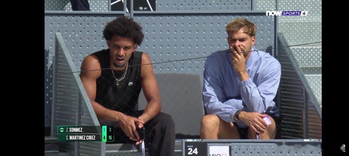 来个八卦！菲斯现场观看森梅兹的比赛，还给她点了赞红土撒野季ATP