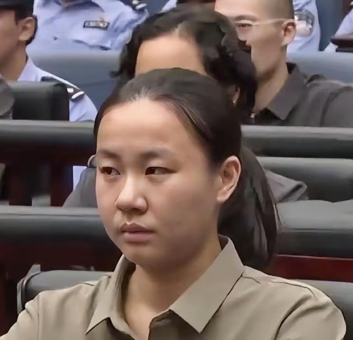 “真后悔了！”29岁的明珍珍进了看守所后瘦了一大圈，没了从前的嚣张劲儿，听到死刑