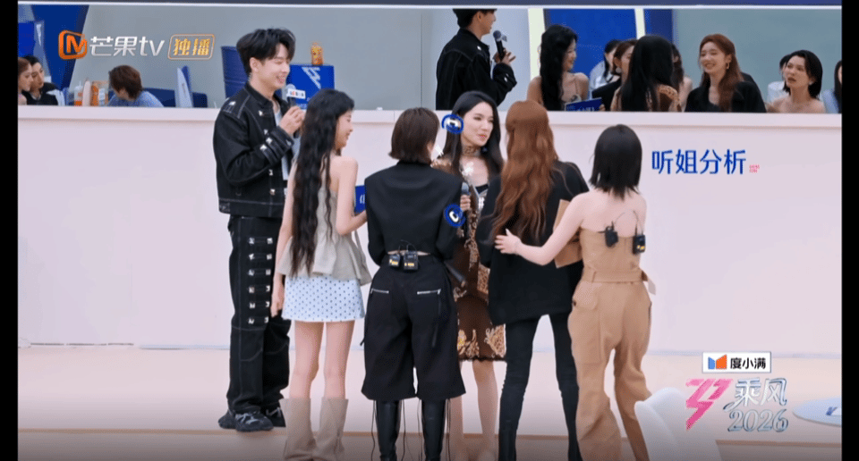 代斯腿抖了张月唐艺昕抢代斯浪姐四公全员唱跳，代斯被拒后秒变抢手货，两个姐姐同时p